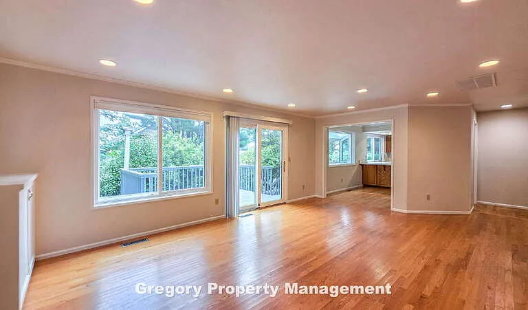 16316 NE 46th Ct — Photo 24