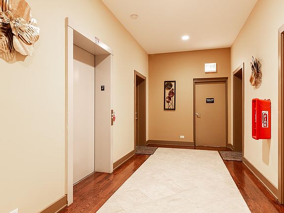 4th image of 5766 N Lincoln Ave APT 301