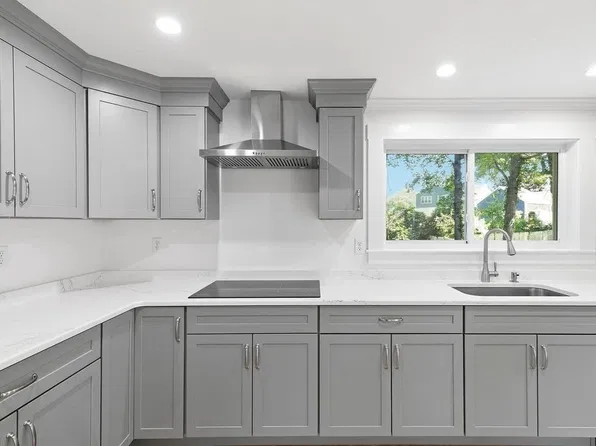 146A W Division St, Braintree, MA 02184
