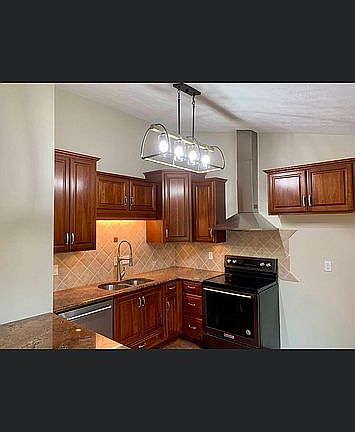 4th image of 1701 Idlewild Dr