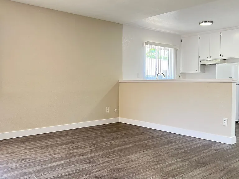 9600 Reseda Blvd — Photo 4