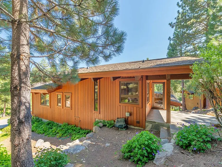 568 Hidden Lake Ct — Photo 49