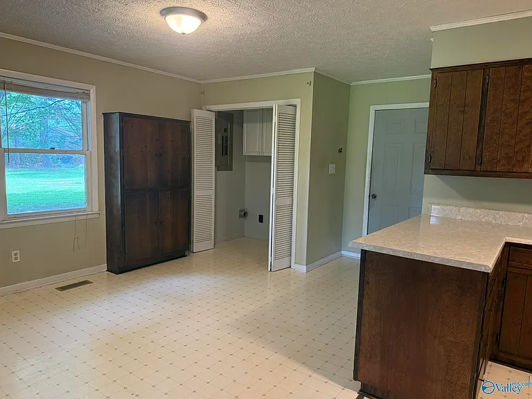 304 Poplar St — Photo 5