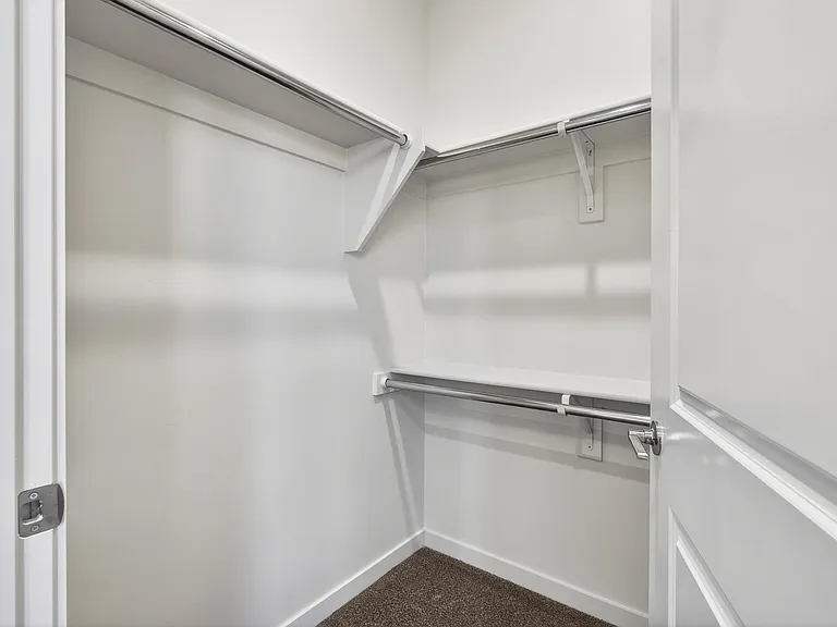983 W State St — Photo 14