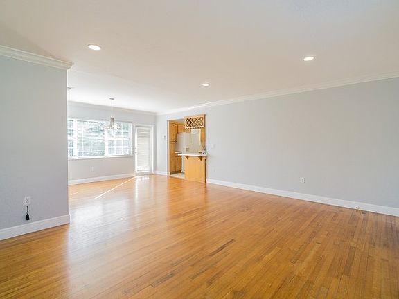 3rd image of 124 Malaga Ave