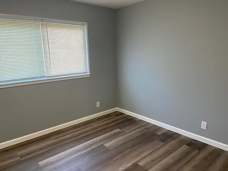 478 Milton Ave — Photo 11