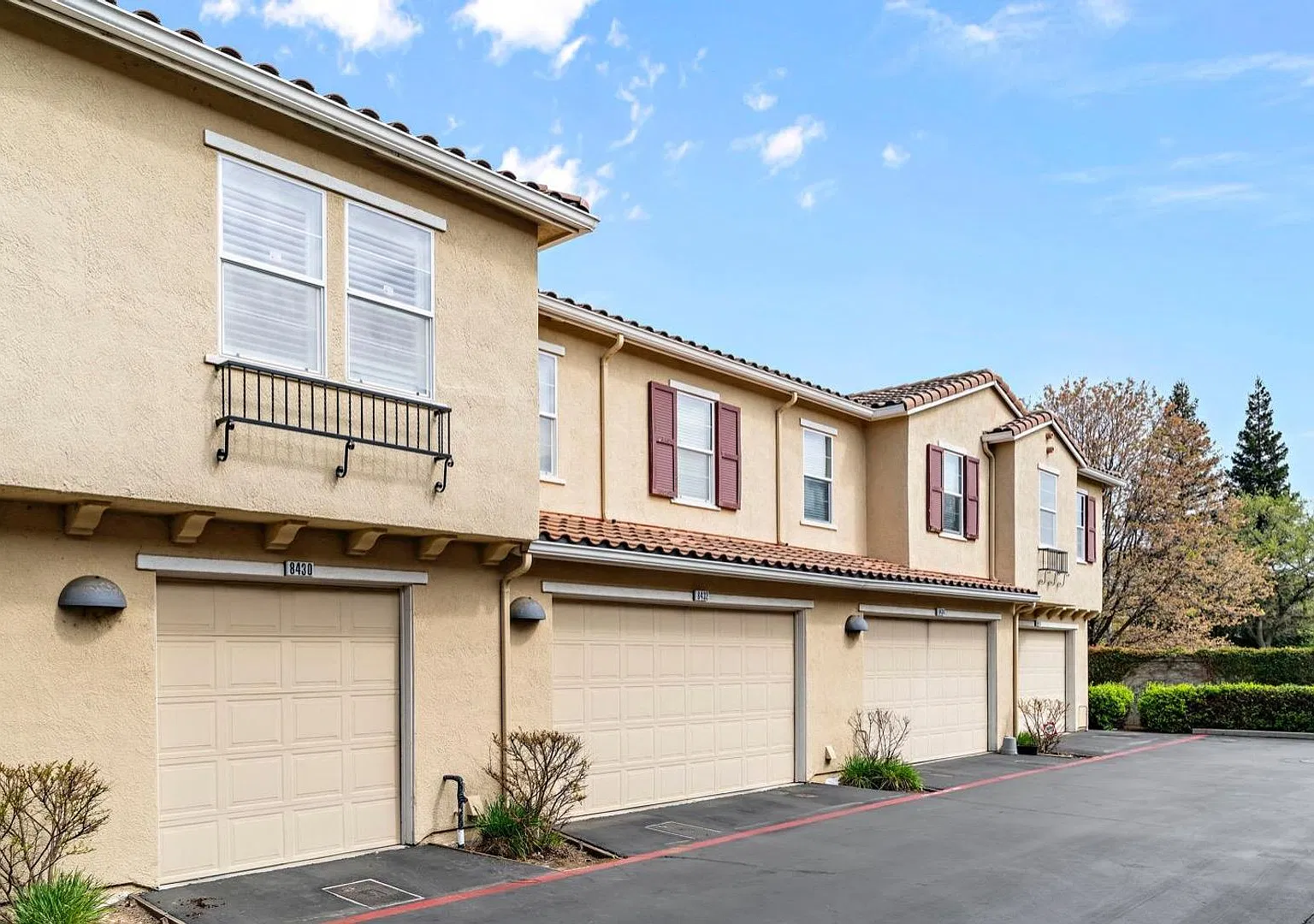 Beautiful 2 bed 2 bath located in Elk Grove! — Photo 1