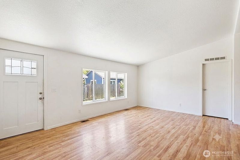 3rd image of 214 Gibson Street