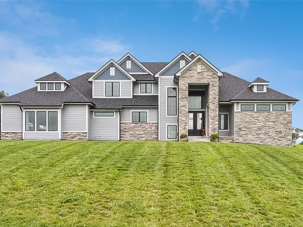 6311 Fairway Trl, Norwalk, IA 50211