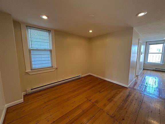 4th image of 72 Liverpool St #3CP