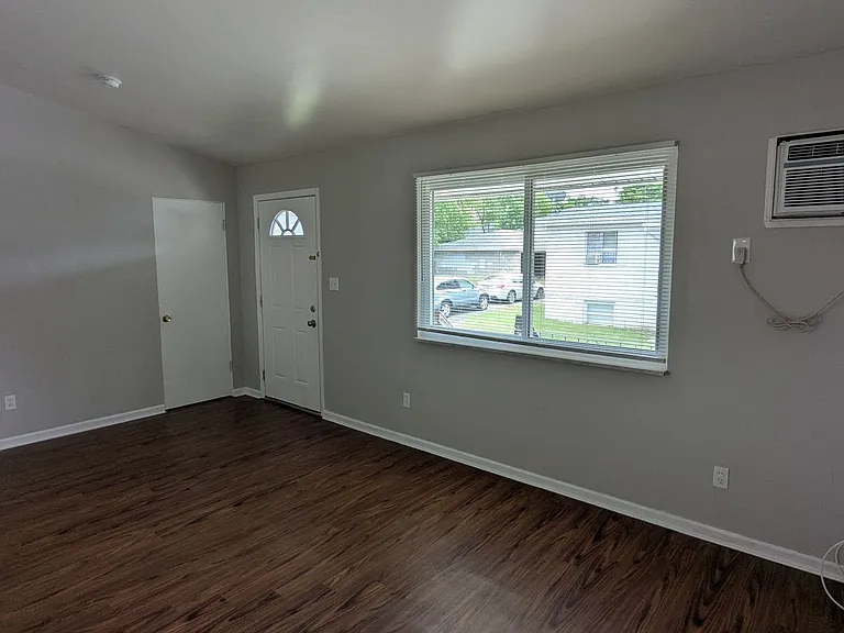 509-515 Zahn Dr — Photo 4