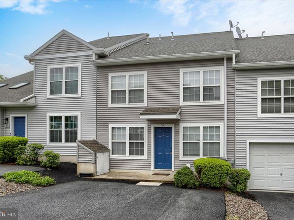 52 Courtyard Dr, Carlisle, PA 17013