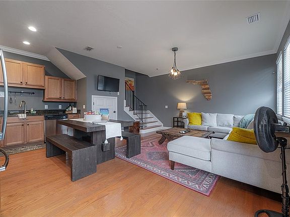 4th image of 111 S PACKWOOD AVENUE #C