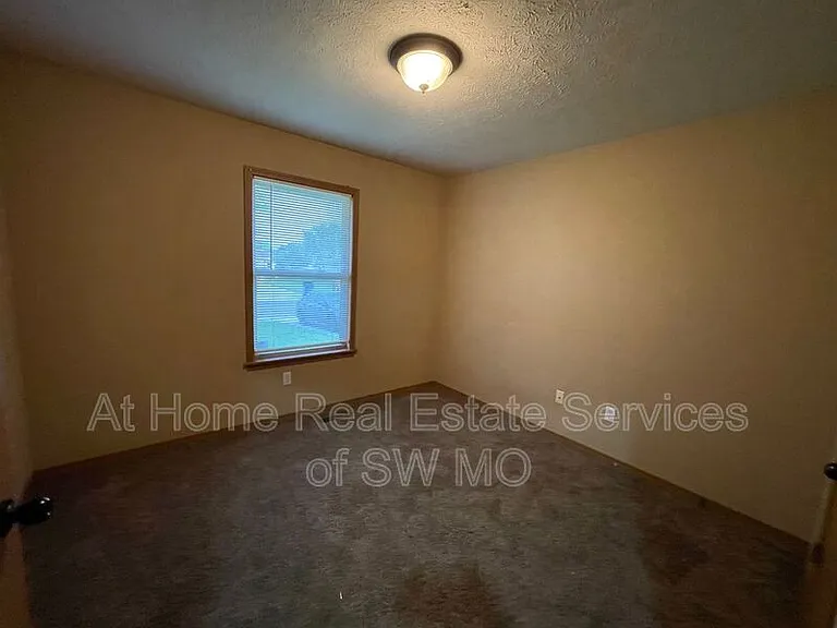 5543 W David — Photo 5