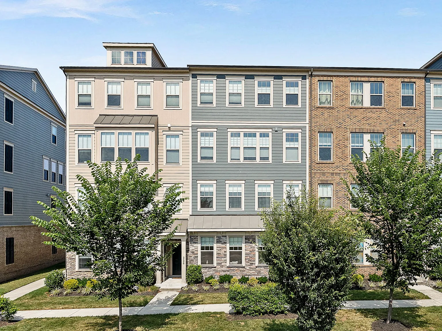 2 bed, 2.5 bath, 1576 sqft, $3,100 — Photo 2