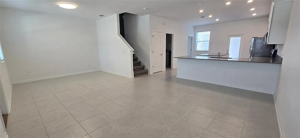 3 bed, 2.5 bath, 1615 sqft, $2,200 — Photo 4