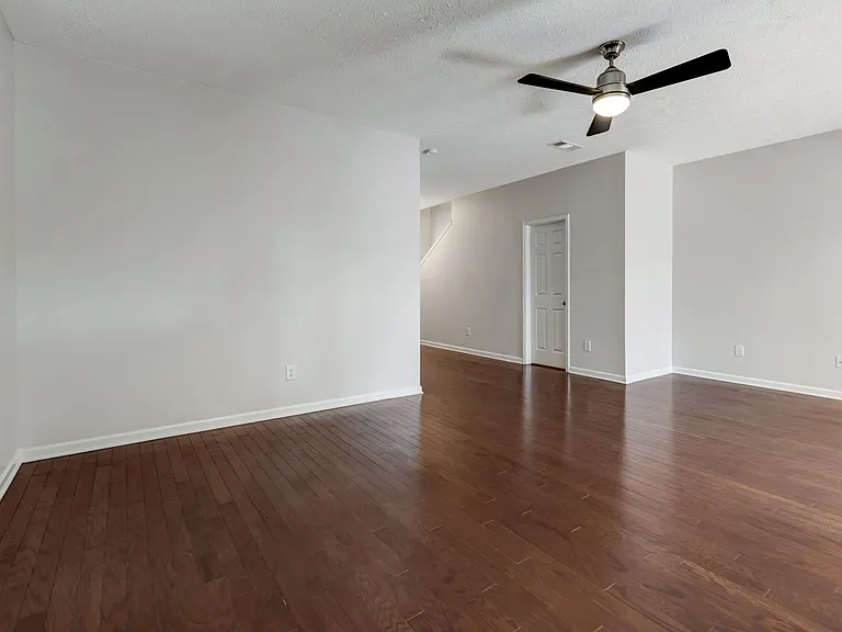 8103 Valley Oak Dr — Photo 5