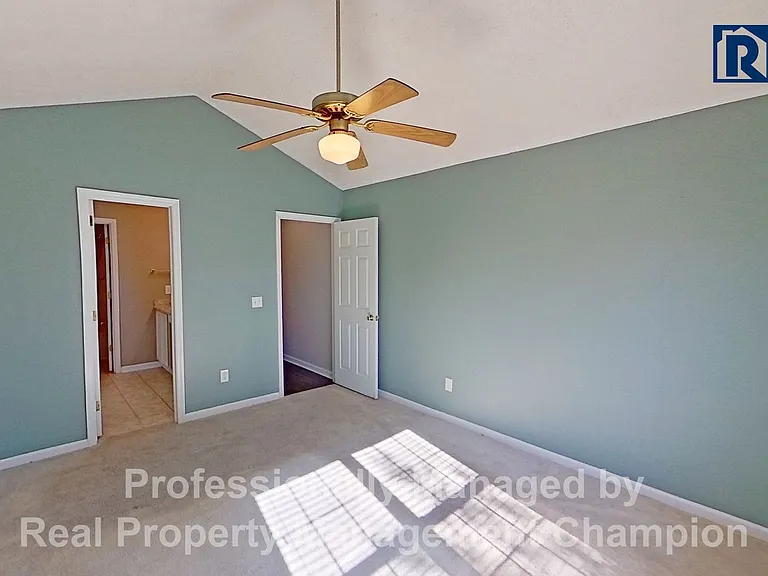 802 Plainfield Ct — Photo 15