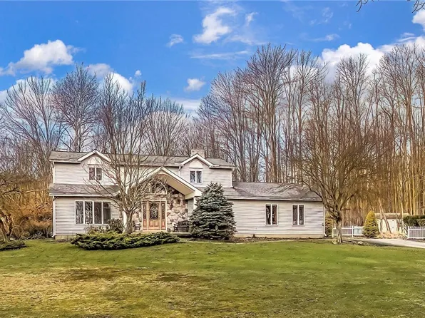 12070 Angling Rd, Edinboro, PA 16412