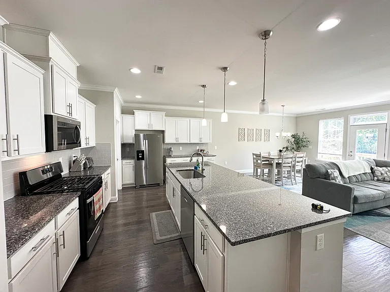 304 Fenella Dr — Photo 10