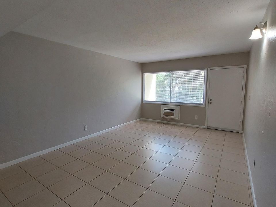 1st image of 1852A Golf View Ave #4