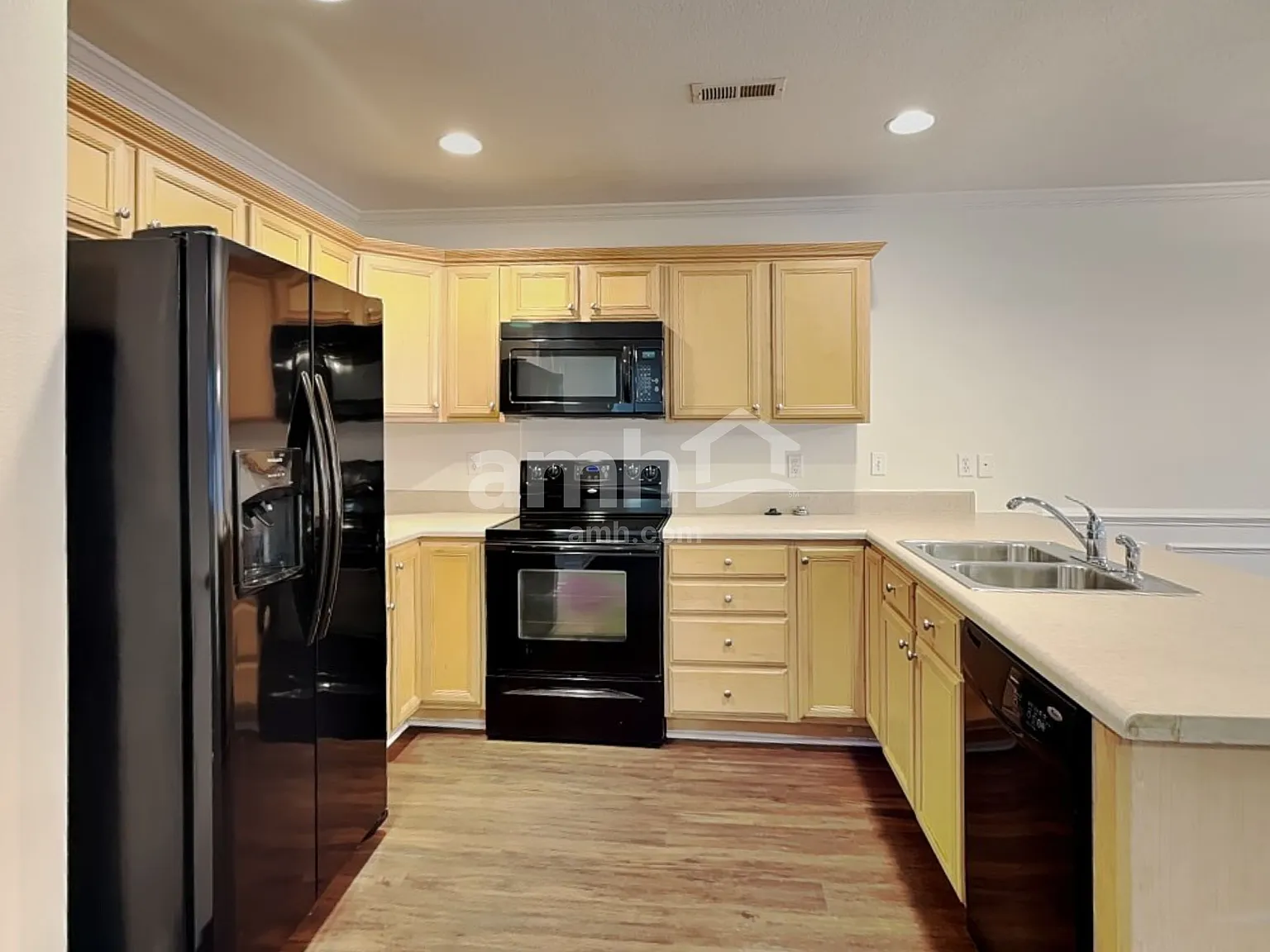 4 bed, 2.0 bath, 1577 sqft, $1,975 — Photo 3
