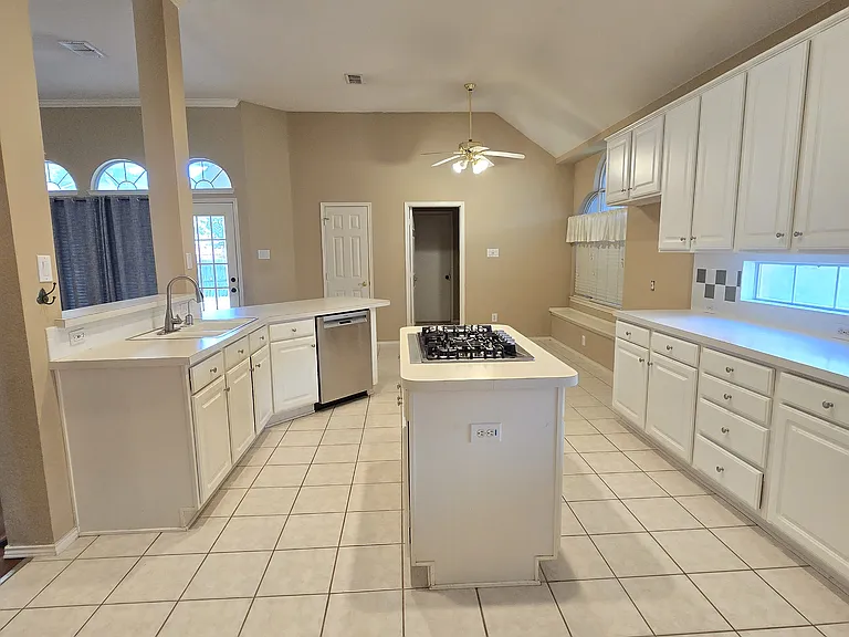 2421 Micarta Dr — Photo 9