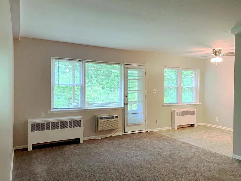 Riverhill Apartments — Photo 79