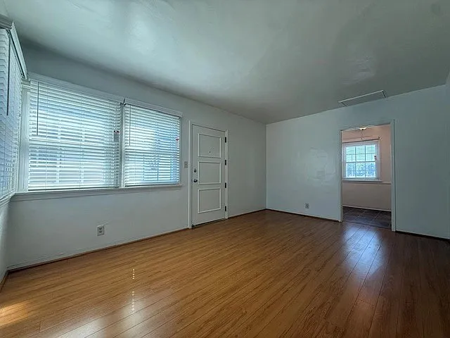 116 E Buckthorn St #H — Photo 2