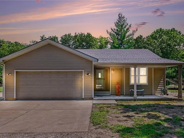 24451 Chieftain Rd, Lawrence, KS 66044