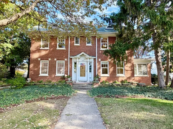 841 Douglas Ave, Elgin, IL 60120