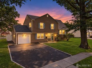 9 Meyer Rd, Edison, NJ 08817