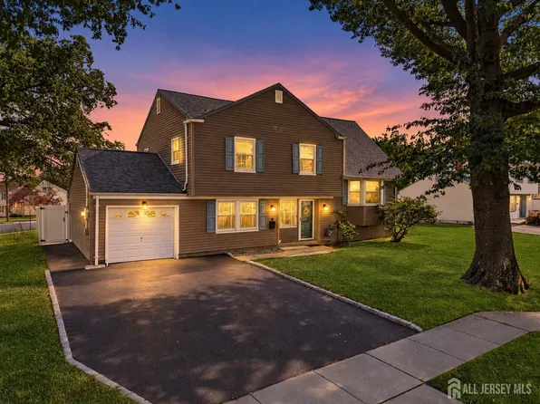 9 Meyer Rd, Edison, NJ 08817