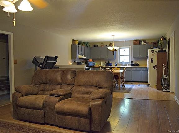 5th image of 348 Gills Creek Dr