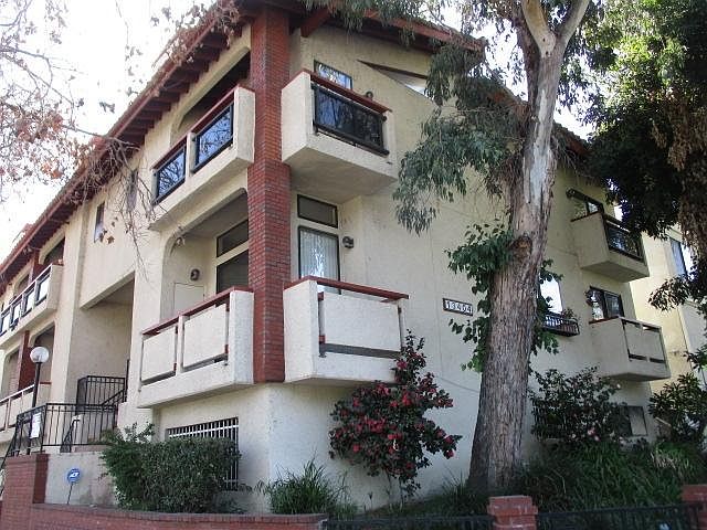 1st image of 13404 Moorpark St