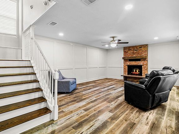 2nd image of 21 Red Oak Cir
