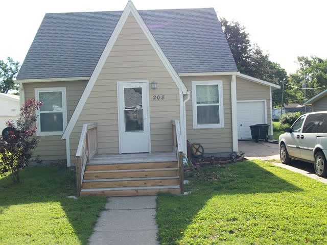 1st image of 208 S Adams St