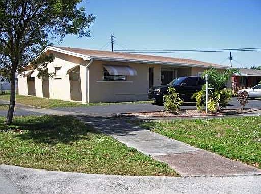 2nd image of 2000 N 32nd Ave
