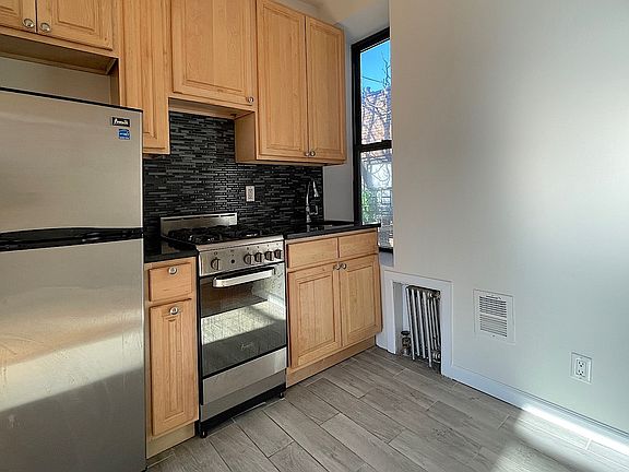 4th image of 30 Cornelia St APT 14