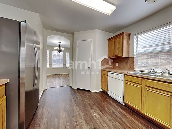 3rd image of 312 Pepperwood Trl