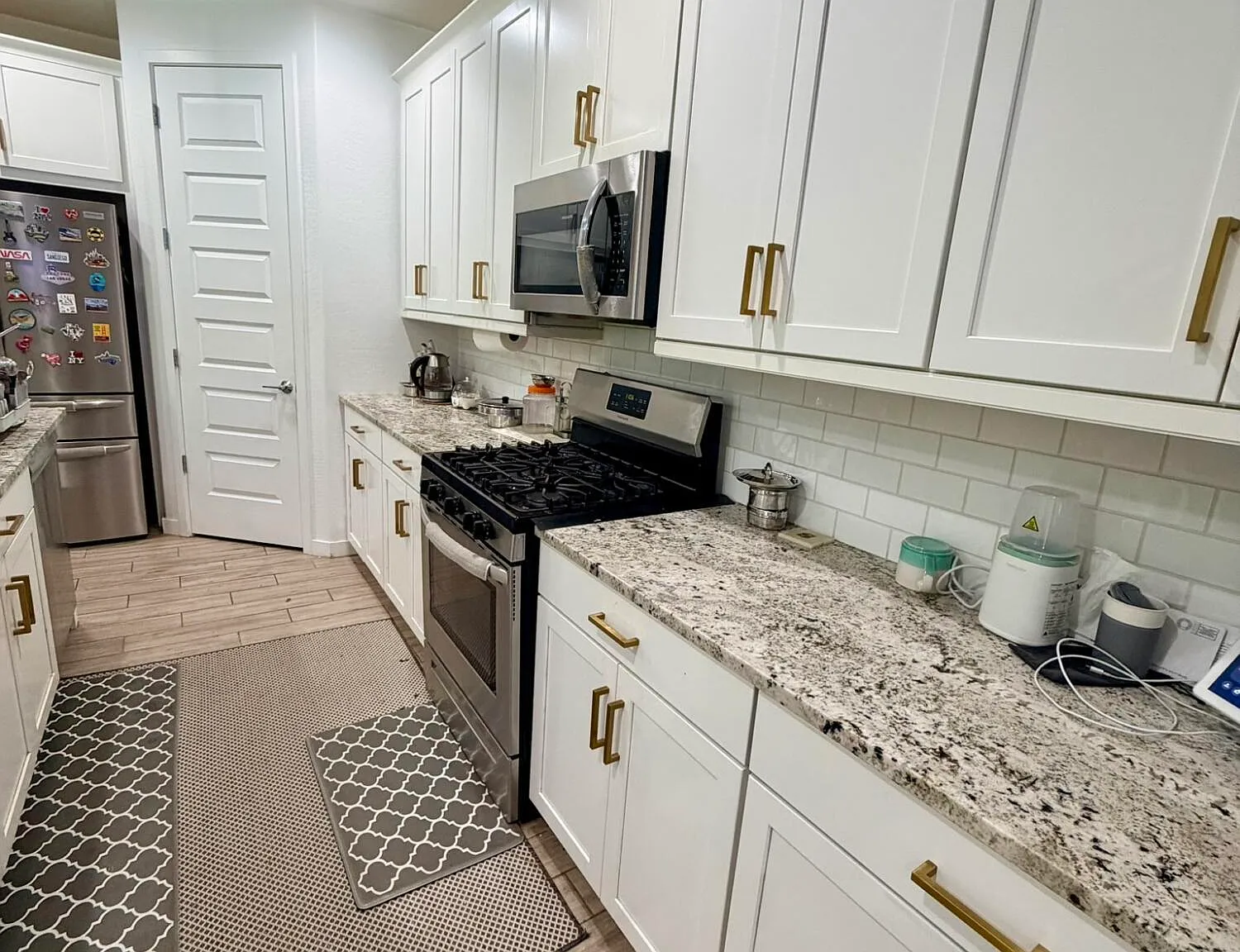 4 bed, 3.0 bath, 2615 sqft, $2,996 — Photo 4