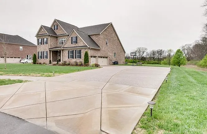 801 Pine Terrace Dr — Photo 2