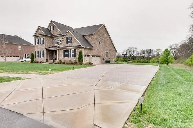 Building Photo - 801 Pine Terrace Dr