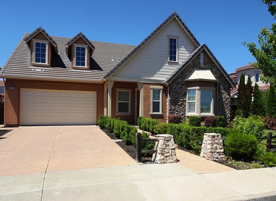 1st image of 525 Mantova Ct