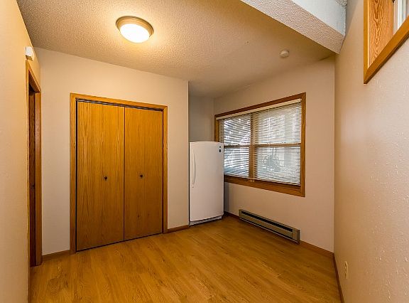 5th image of 359 E Lake Blvd