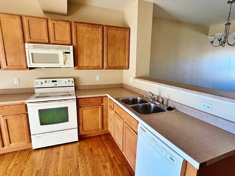 14891 E Centrepoint Dr — Photo 4