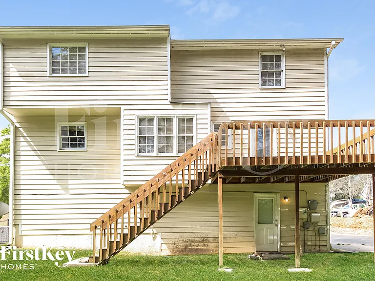 1845 Rockside Ln — Photo 17