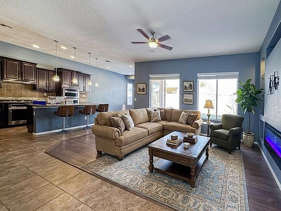 2nd image of 27 Vista Larga Pl NE