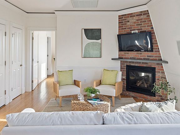 5th image of 32 Dartmouth St #3
