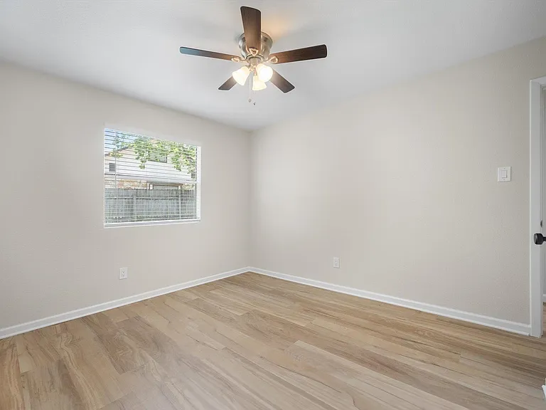 10300 E Rutland Vlg — Photo 32